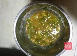 Illustration of how to make fried scallion pancake 5