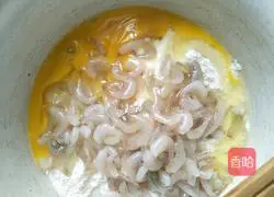 Illustration of how to make shrimp and egg pancakes 4