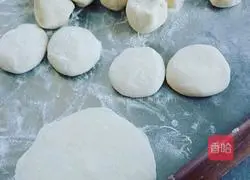 Illustration of how to make pickled cabbage pie 3