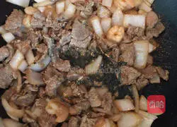 Black Pepper Beef Fried Rice Recipe Illustration 5