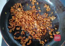 Illustration of how to make fried rice with minced meat 7