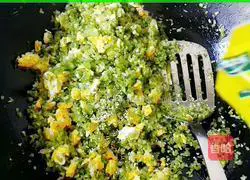 Illustration of how to make vegetarian dumpling fillings 5