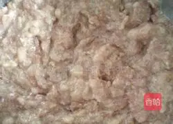 Illustration of how to make leek, cabbage and pork dumplings 3