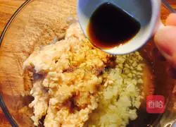 Illustration of how to make steamed water chestnut chicken cake 8