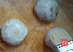 Illustration of how to add meat to sesame cakes 4