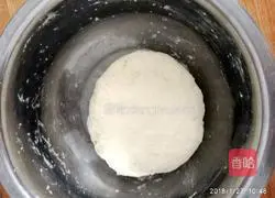 Illustration of how to make golden meat floss pancakes 3