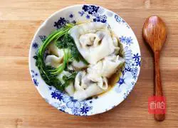 Illustration of how to make wontons with vegetables and meat in clear soup 9