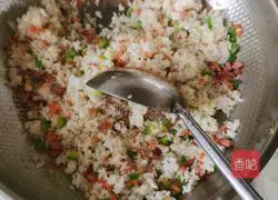 Illustration of how to make egg fried rice 9