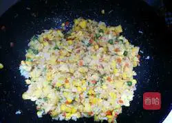 Pictures of how to make pineapple rice 5
