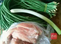 Illustration of how to make pork and cowpea filling dumplings 1