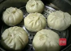 Illustration of how to make steamed buns with cabbage and vermicelli stuffing 15