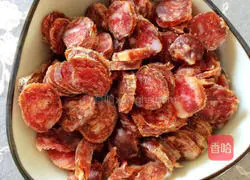 Illustration of how to make glutinous rice flavored sausage and bean dregs steamed bun rolls 7