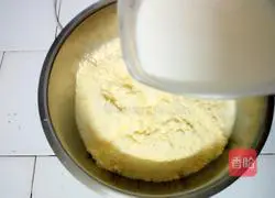 Illustration of how to make milk-flavored corn pancakes 3