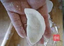 Illustration of how to make fennel and egg vegetarian dumplings 12