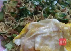 Illustration of how to make small fried noodles 9