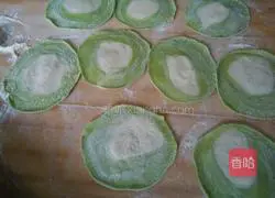 Illustration of how to make jade kidney bean meat dumplings 6