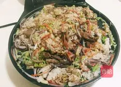 Illustration of how to make black pepper fat beef rice in electric baking pan 8