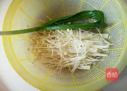 Illustration of cooking noodles with enoki mushrooms 1
