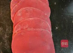 Illustration of how to make beetroot steamed buns 6