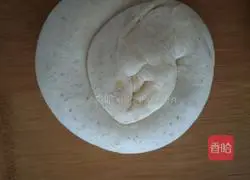 Illustration of how to make peach kernel flour oatmeal dough cake 4