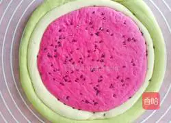 Illustration of how to make watermelon steamed buns 8