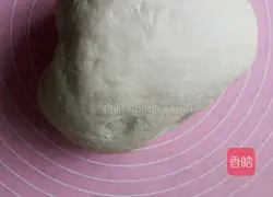Milk Illustration of how to make fragrant steamed buns 4