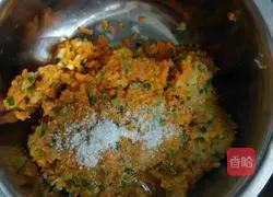 Illustration of how to make carrot and meat dumplings 7