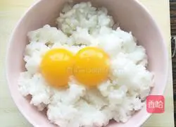 Illustration of how to make egg fried rice 3