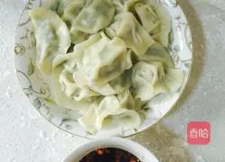 Illustration of how to make leek, egg skin and meat dumplings 10