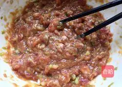 Illustration of how to make dumplings stuffed with pork and green pepper 8