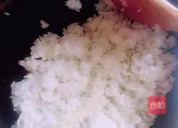 Illustration of how to make sausage fried rice 4