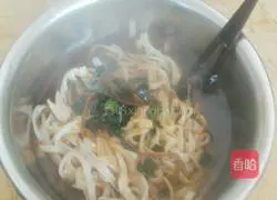 Illustration of how to make noodles with scallion oil 8