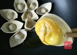 Illustration of how to make ice flower wontons 7