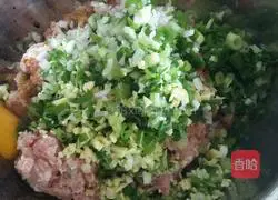 Illustration of how to make celery stuffed dumplings 10