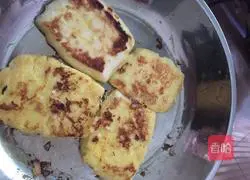 Illustration of how to make pan-fried steamed bun slices 3 