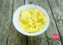 Illustration of how to make cabbage fried rice 8