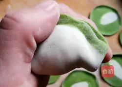 Illustration of how to make cabbage (Baicai) dumplings 17