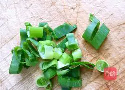 Illustration of how to make vegetable and egg fried noodles 9