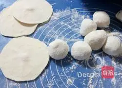 Illustration of how to make pork buns 10