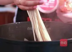 Illustration of how to make lemon chicken breast noodles 6