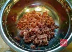 Illustration of how to make colorful beef wontons 8