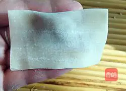 Illustration of how to make Ruyi Yuanbao wontons 6