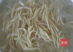 Illustration of how to make shrimp fried noodles 6