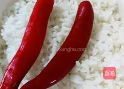 Illustration of how to make red pepper soy sauce fried rice 1