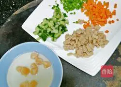 Illustration of how to make fried rice with scallop ham and sausage 2