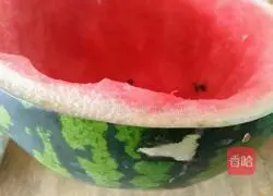 Illustration of how to make watermelon rind and pork filling dumplings 1