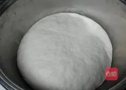 Illustration of how to make steamed buns stuffed with dried vegetables and pork 1