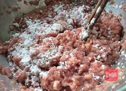 Illustration of how to make cabbage and pork dumplings 3