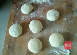 Illustration of how to make green pepper and meat buns 15