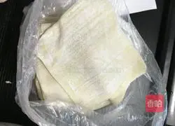 Illustration of how to make shrimp and pork wontons 2